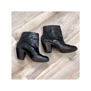 Bandolino heeled ankle boots size 8